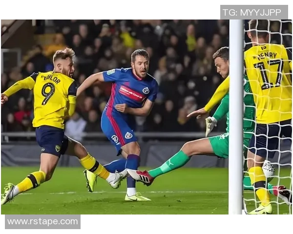 圣保利与斯托克的激烈对决揭示了足球战术与团队合作的重要性 圣保利与斯托克的激烈对决揭示了足球战术与团队合作的重要性