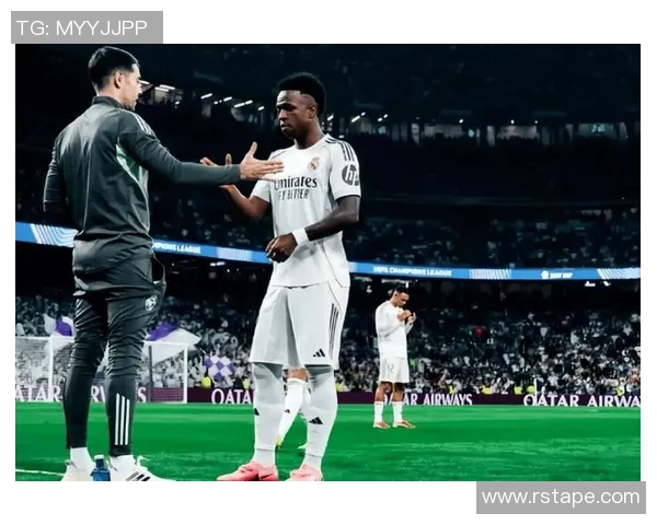 皇马主场大胜塞尔塔四比一展现强大实力与团队默契