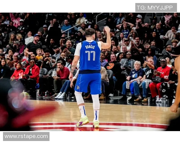 东契奇狂砍73分刷新现役得分纪录独行侠成功终结太阳连胜势头