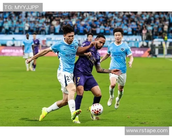 恒大足球迎战天津泰达强强对决引发球迷热议与期待