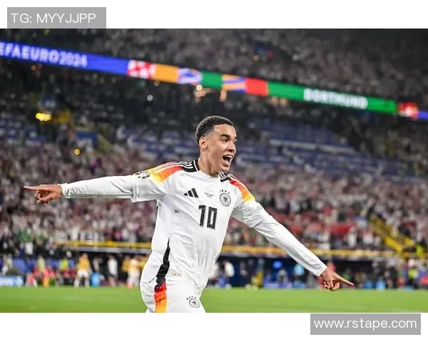 穆西亚拉闪耀绿茵场展现天赋潜力引发足球界热议