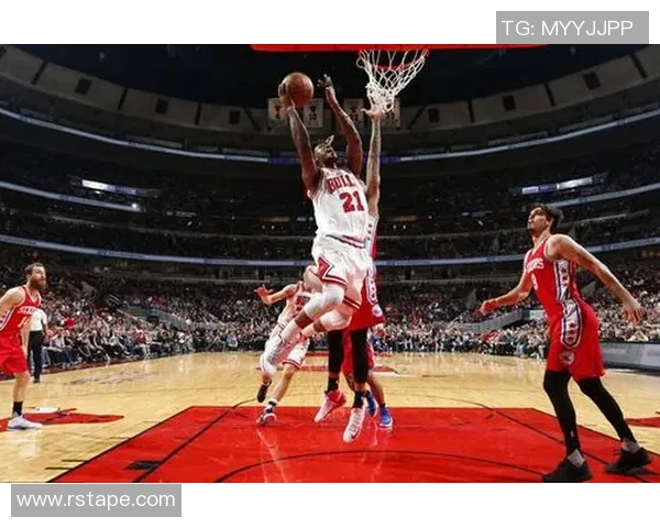 骑士与公牛季后赛第四场激战回顾球员表现与战术分析